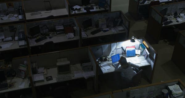 Trabalhar à noite pode aumentar a chance de ter câncer.